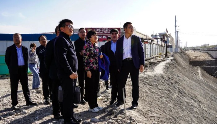 【“三抓三促”行動】酒泉市副市長靳巧榮一行調(diào)研飛天南路道路及管網(wǎng)建設(shè)工程項目建設(shè)情況